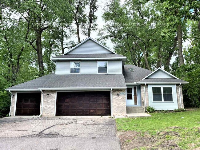 property at 400 Cimarron Rd