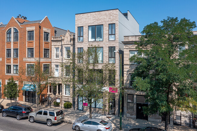 1343 N Western Ave in Chicago, IL - Foto de edificio - Building Photo