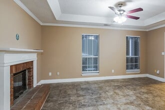 144 Carriage Dr in Alabaster, AL - Foto de edificio - Building Photo