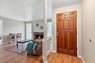 950 Tolman Creek Rd in Ashland, OR - Building Photo - Building Photo