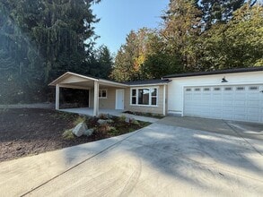 5960 Watauga Beach Dr E in Port Orchard, WA - Building Photo - Building Photo