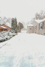 1313 Summerset Dr in Mount Pleasant, WI - Building Photo - Building Photo