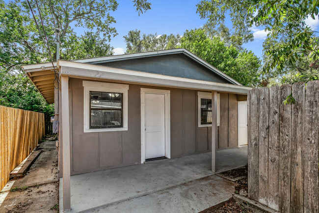 1205 Poppy Ave in Pensacola, FL - Foto de edificio - Building Photo