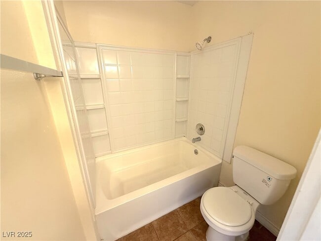 2080 Karen Ave in Las Vegas, NV - Building Photo - Building Photo