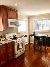 457 University Ave, Unit A in Los Gatos, CA - Foto de edificio - Building Photo