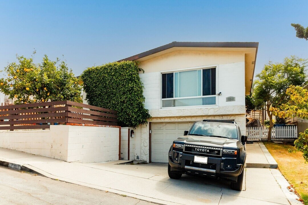224 Arena St in El Segundo, CA - Building Photo