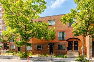 4453 Saint-Jacques Rue in Montréal, QC - Building Photo
