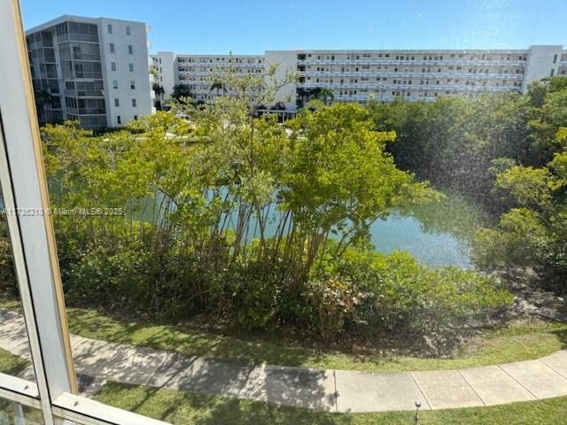 2930 Point E Dr in Aventura, FL - Building Photo