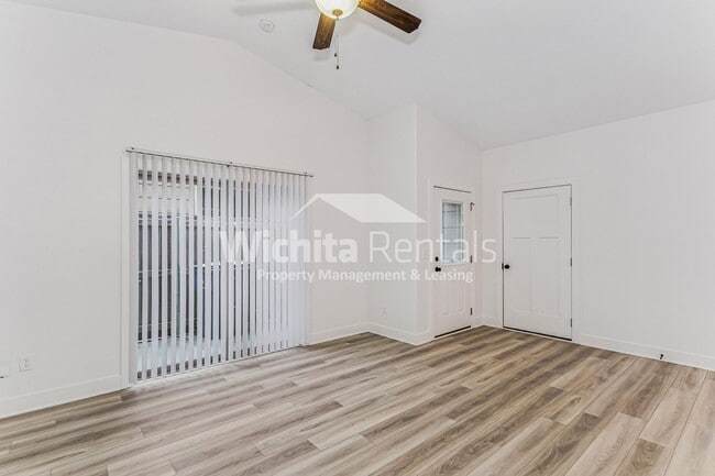 920-922 W Onewood Pl in Andover, KS - Building Photo - Building Photo