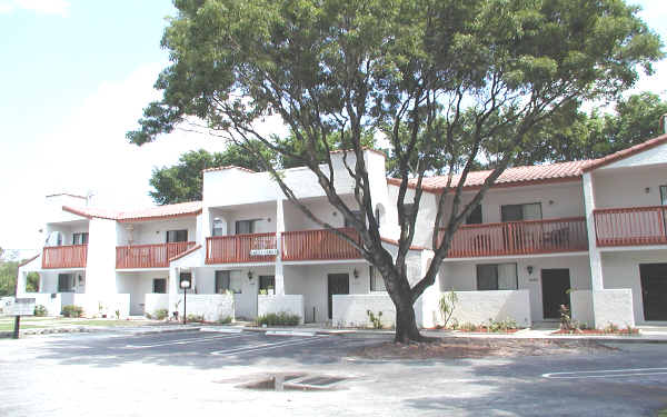 Country Club in Coral Springs, FL - Foto de edificio