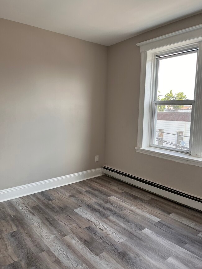 486 Kennedy Blvd, Unit 7 in Bayonne, NJ - Foto de edificio - Building Photo