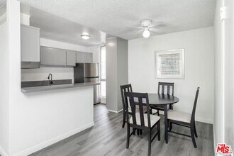 1208 W Adams Blvd in Los Angeles, CA - Building Photo - Building Photo