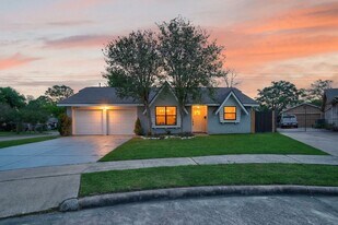 5743 Ludington Dr in Houston, TX - Building Photo