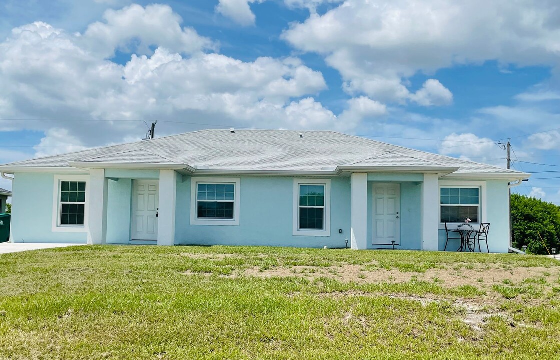 10250 Burlington Ave in Englewood, FL - Building Photo