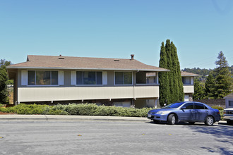 1205 Geraldine Way in Belmont, CA - Building Photo - Building Photo