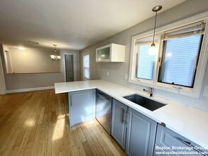 114 Buttonwood St, Unit 0 in Boston, MA - Building Photo - Building Photo