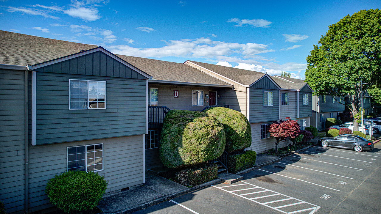 Village Park Apartments in Vancouver, WA - Building Photo