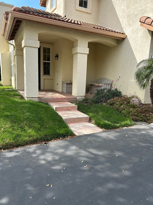 property at 319 W Shoshone St