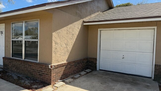 121 Cascade St in Deltona, FL - Building Photo - Building Photo