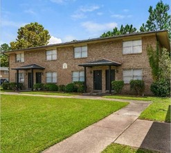 Tyndall Pointe Luxury Townhomes in Panama City, FL - Foto de edificio - Building Photo