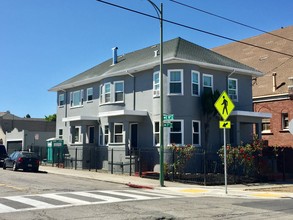 705-709 E 18th St in Oakland, CA - Building Photo - Building Photo