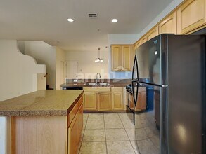 611 Desert Silk Ct in North Las Vegas, NV - Building Photo - Building Photo