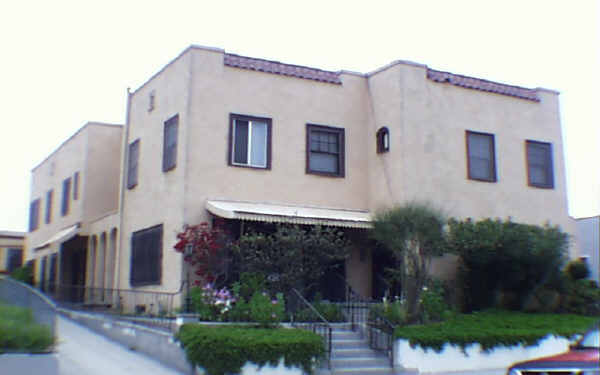 2644 S Cloverdale Ave in Los Angeles, CA - Foto de edificio