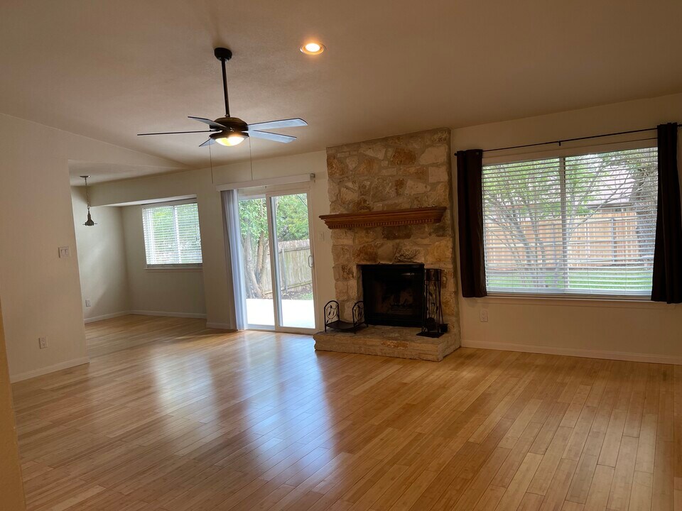 3837 Cologne Ln in Austin, TX - Building Photo