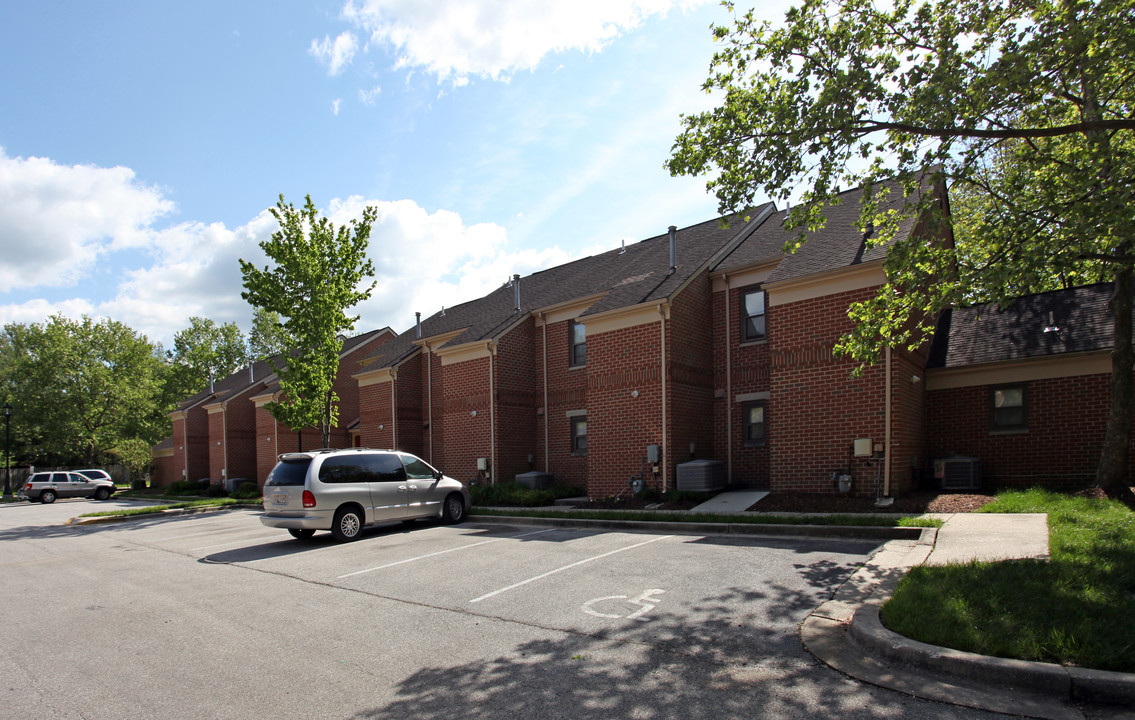 Towne Centre Place in Olney, MD - Foto de edificio