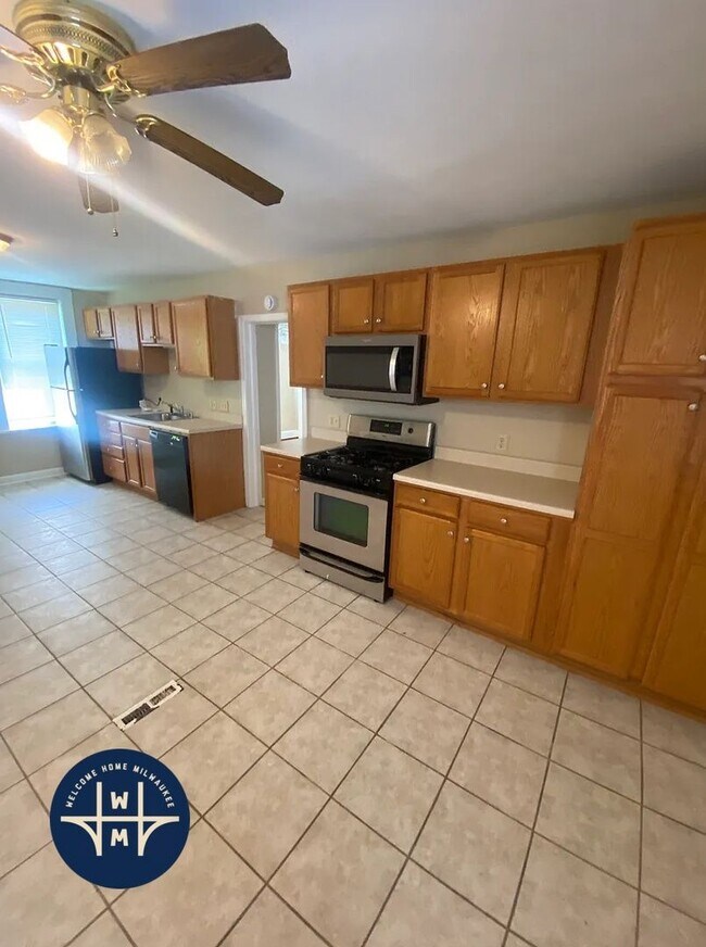 property at 1720 N Astor St