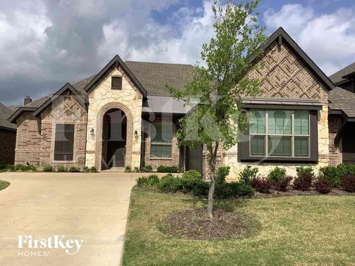 111 Balsam Dr in Red Oak, TX - Building Photo