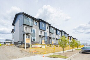 2 Ranchers Bay in Okotoks, AB - Building Photo