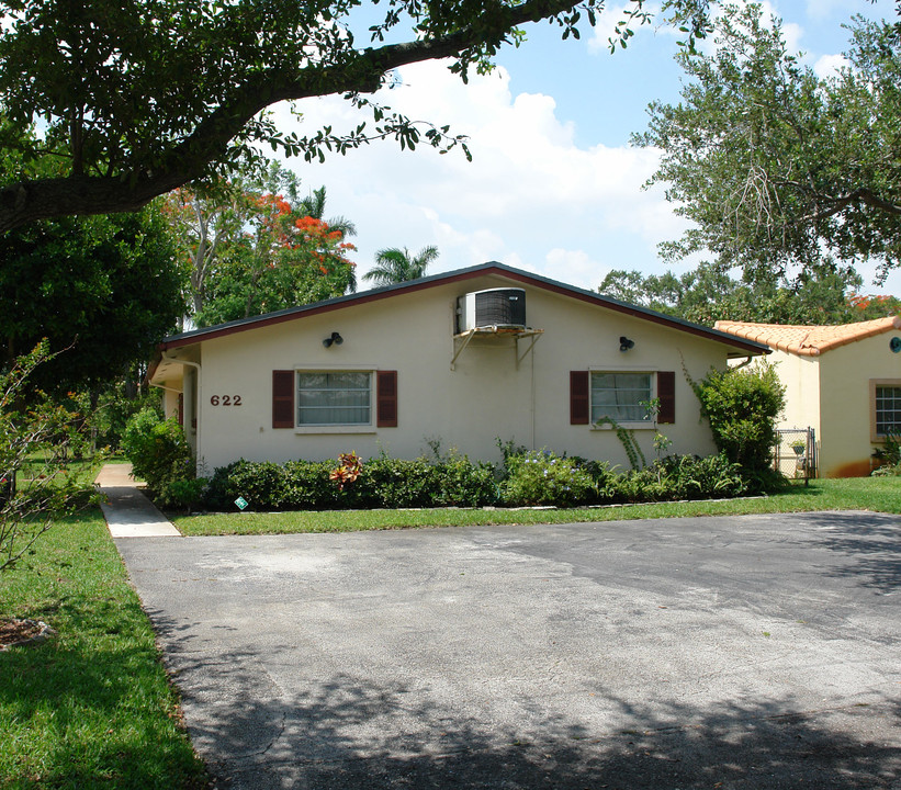 618-622 SW 15th St in Fort Lauderdale, FL - Building Photo