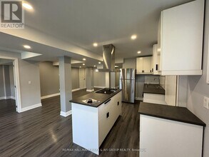 80 Chouinard Wy in Aurora, ON - Building Photo - Building Photo