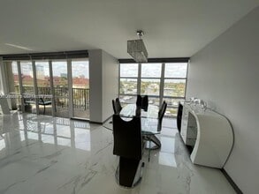 2049 S Ocean Dr in Hallandale Beach, FL - Building Photo - Building Photo