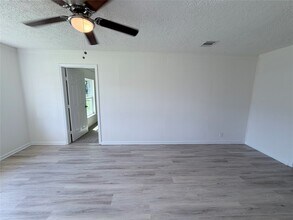 404 Elaine St in La Marque, TX - Building Photo - Building Photo