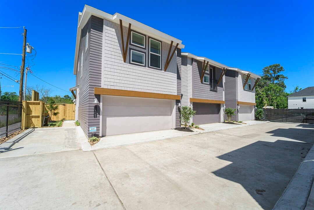 864 Paul Quinn St in Houston, TX - Foto de edificio