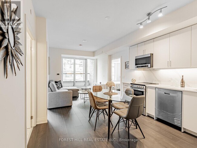 700 Sheppard Ave W in Toronto, ON - Building Photo - Building Photo