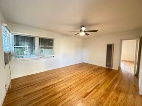 306 N Screenland Dr, Unit 306 1 half in Burbank, CA - Building Photo - Building Photo