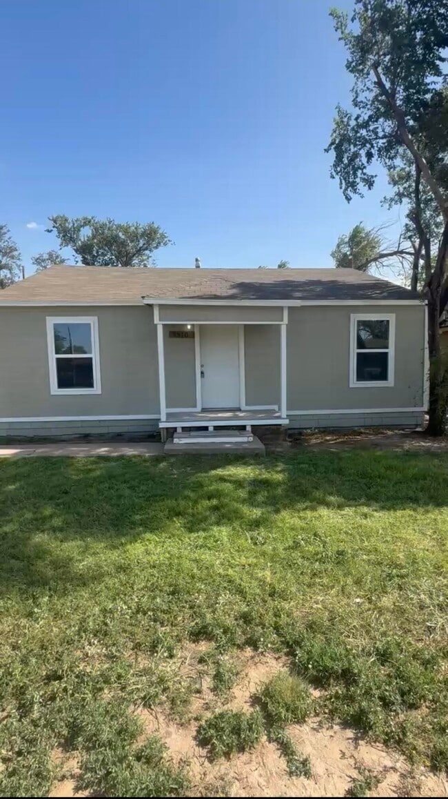 property at 1510 E 10th St