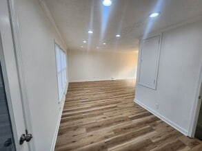 3700 Taylorsville Rd in Louisville, KY - Building Photo - Building Photo