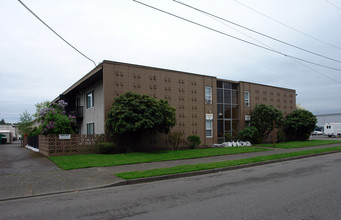 Skylite Court Apartments in Kent, WA - Building Photo - Building Photo