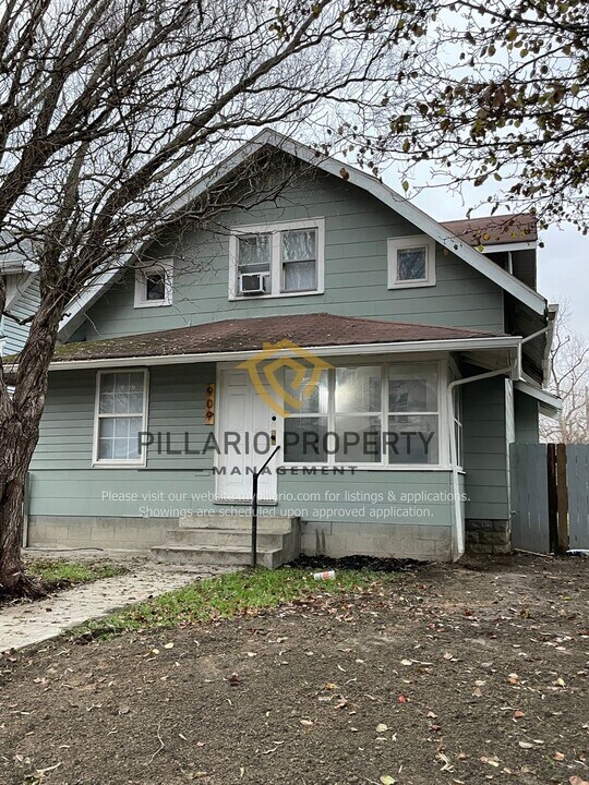 909 Lasalle St in Indianapolis, IN - Building Photo