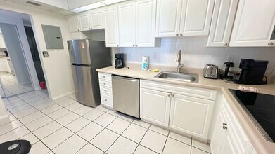 19370 Collins Ave in Sunny Isles Beach, FL - Building Photo - Building Photo