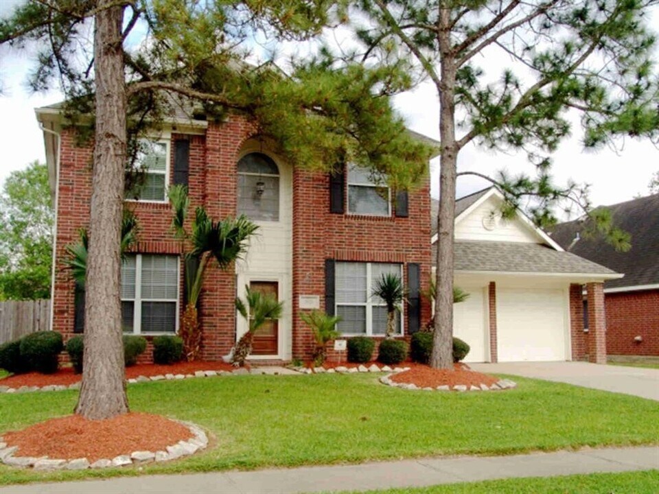 3127 Edgewood Dr in Pearland, TX - Building Photo