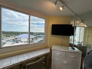 8817 Thomas Dr in Panama City Beach, FL - Building Photo - Building Photo