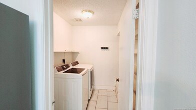 16342 Persimmon Well in San Antonio, TX - Building Photo - Building Photo