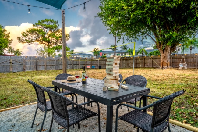 3961 NE 10th Ave in Oakland Park, FL - Building Photo - Building Photo