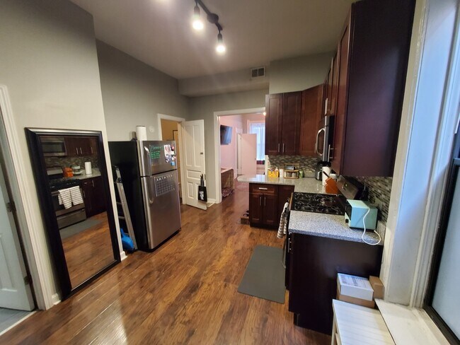 1528 N Ashland Ave in Chicago, IL - Building Photo - Building Photo