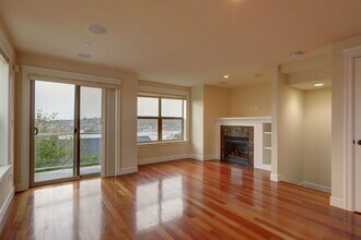 2462 Birch Ave N in Seattle, WA - Building Photo - Building Photo